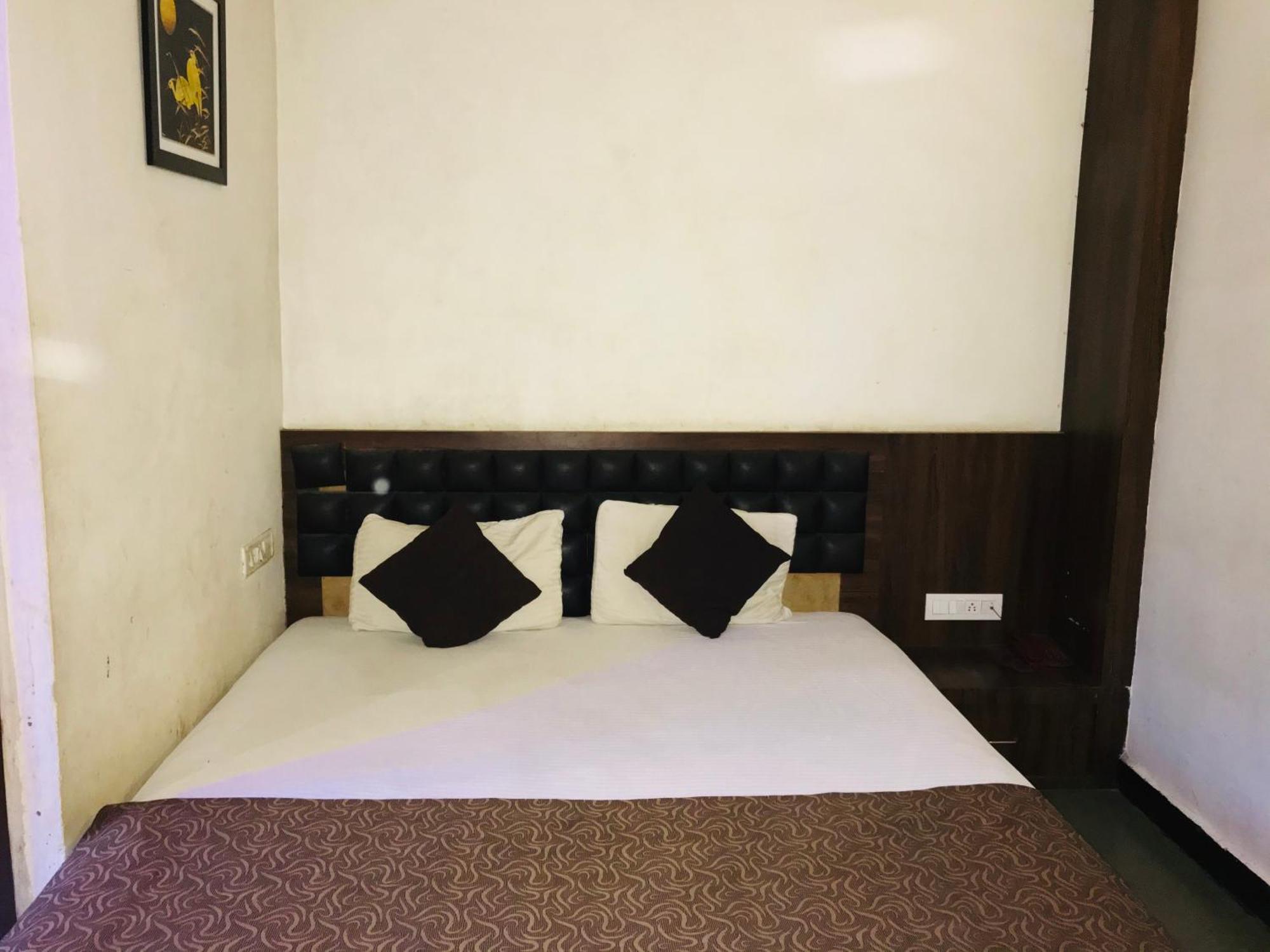 Liva Rooms Nashik Exterior photo
