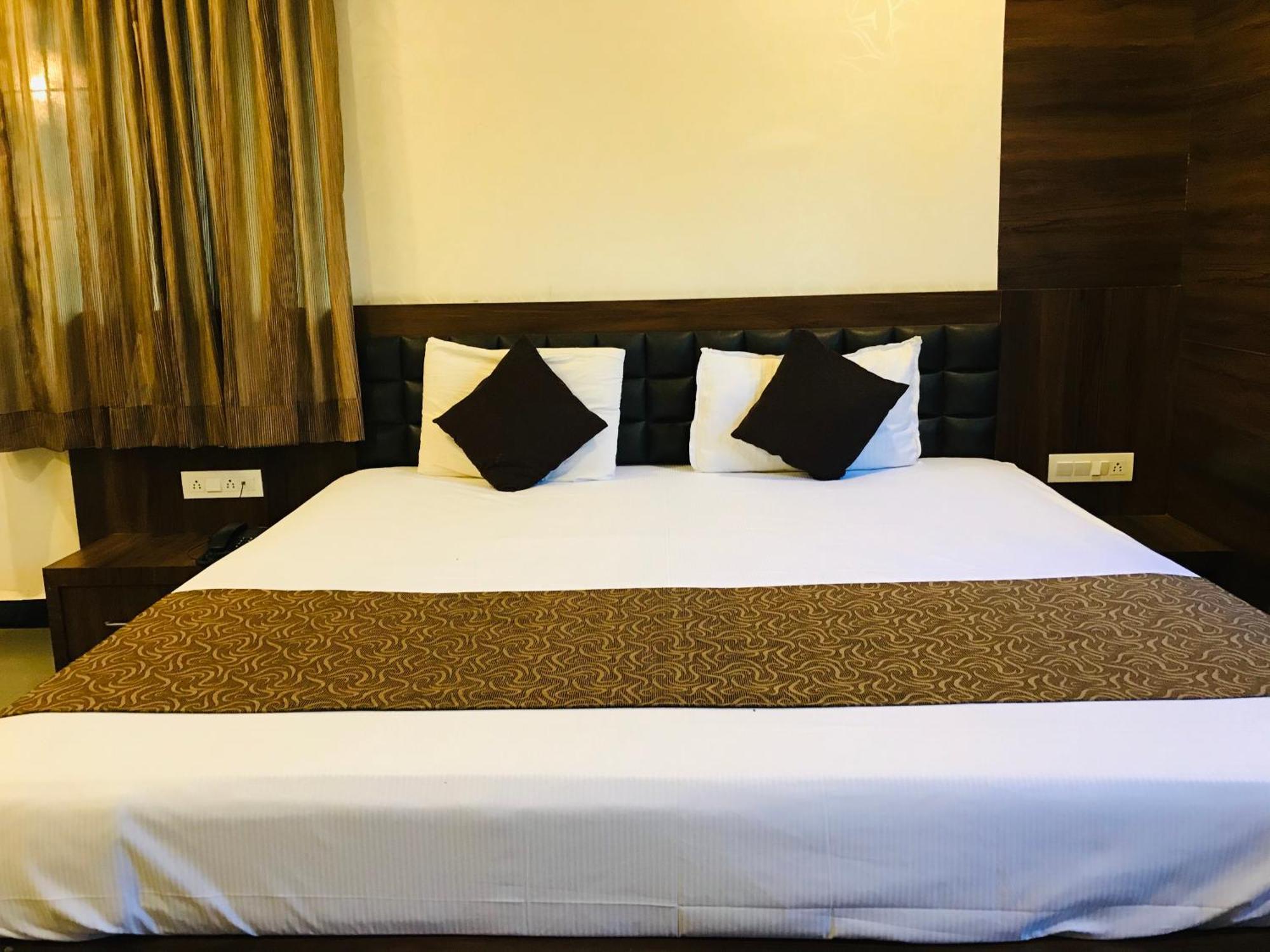 Liva Rooms Nashik Exterior photo