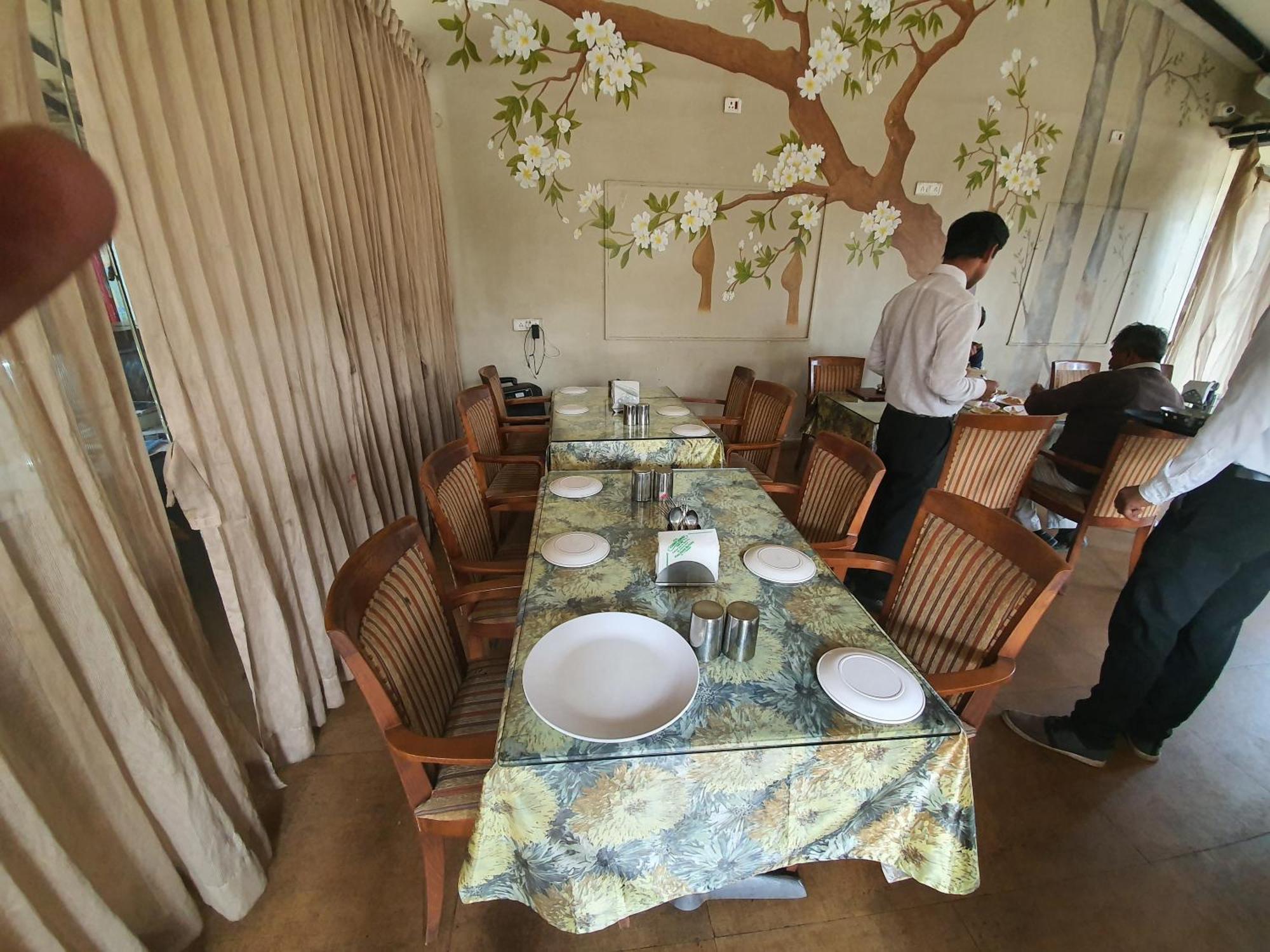 Liva Rooms Nashik Exterior photo